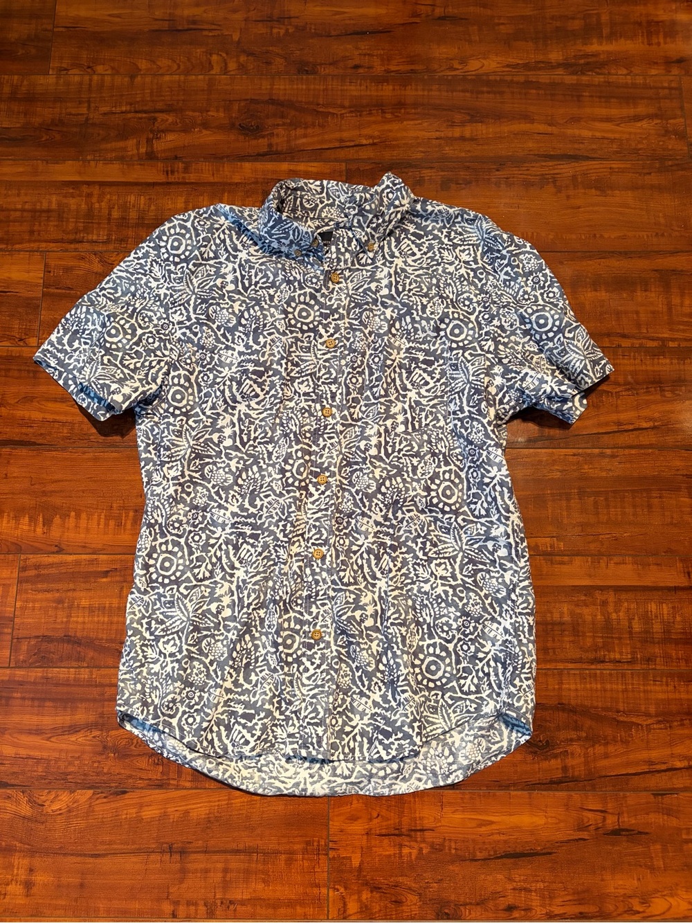 American Eagle Floral Short-Sleeve Button-Down Shirt | Size Medium
